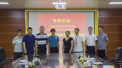 广西科技师范学院实验实训中心蒙焕念主任一行四人到我校交流学习